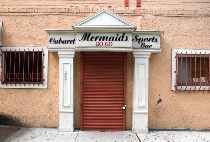 Logo for Mermaids Bar